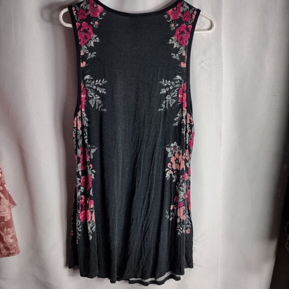 Torrid tank top  - Picture 2 of 6